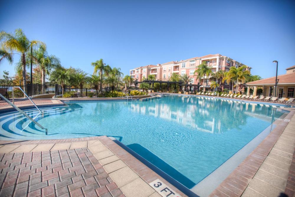 Gorgeous Top-Floor Condo w Private Balcony